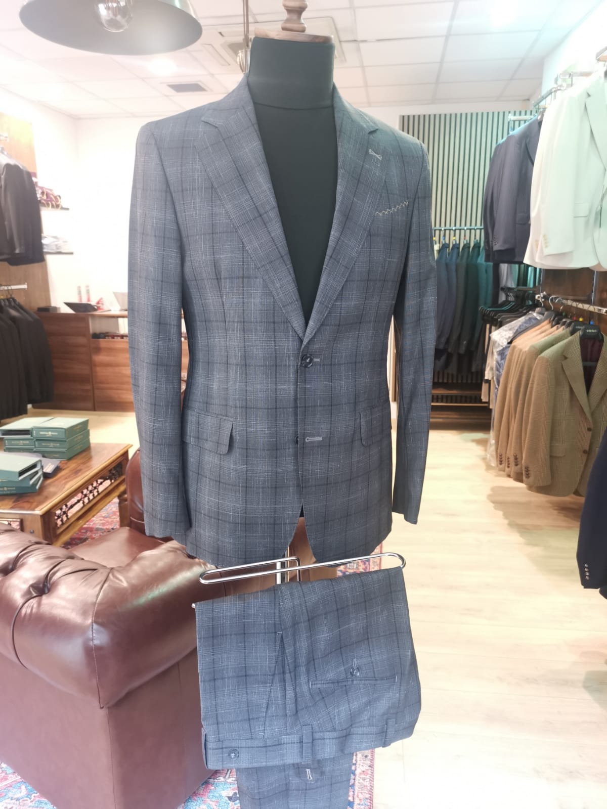 Made in Italy – Handmade Full Canvas Suit in Super 150s Wool